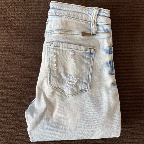 Light wash Distressed KanCan Jeans - Picture 1 of 7